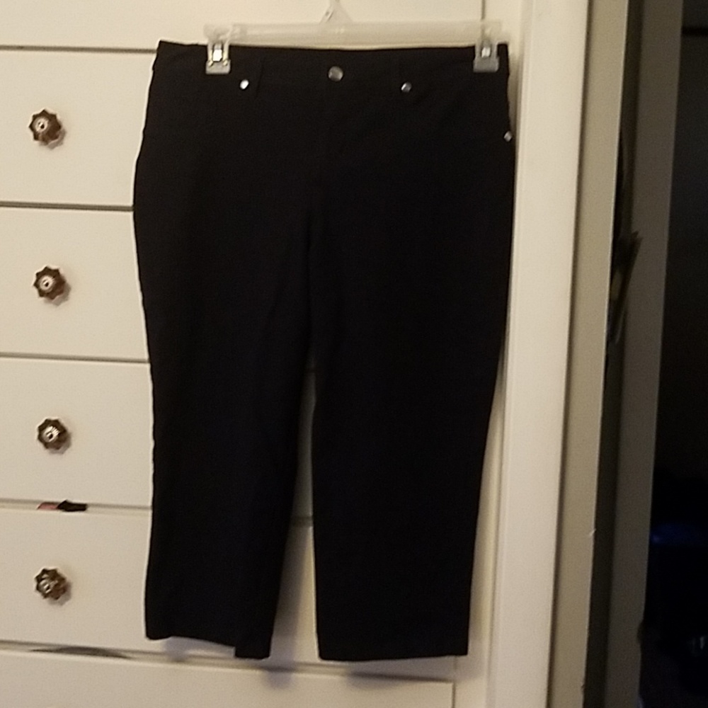 Women with control navy capris